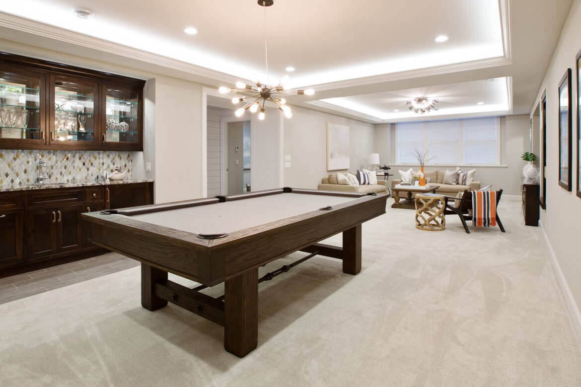 The Advantages of a Convertible Pool Dining Table